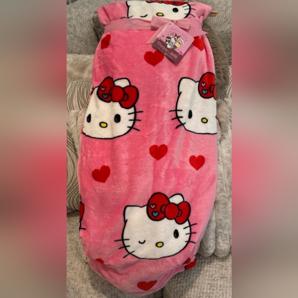 Sanrio Hello Kitty Valentine's Super Soft Large Throw 60x70 NWT